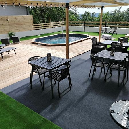 Lapausedegout Piscine Chambres Climatisees Jacuzzi Terrasse Lachapelle-Auzac Exterior foto