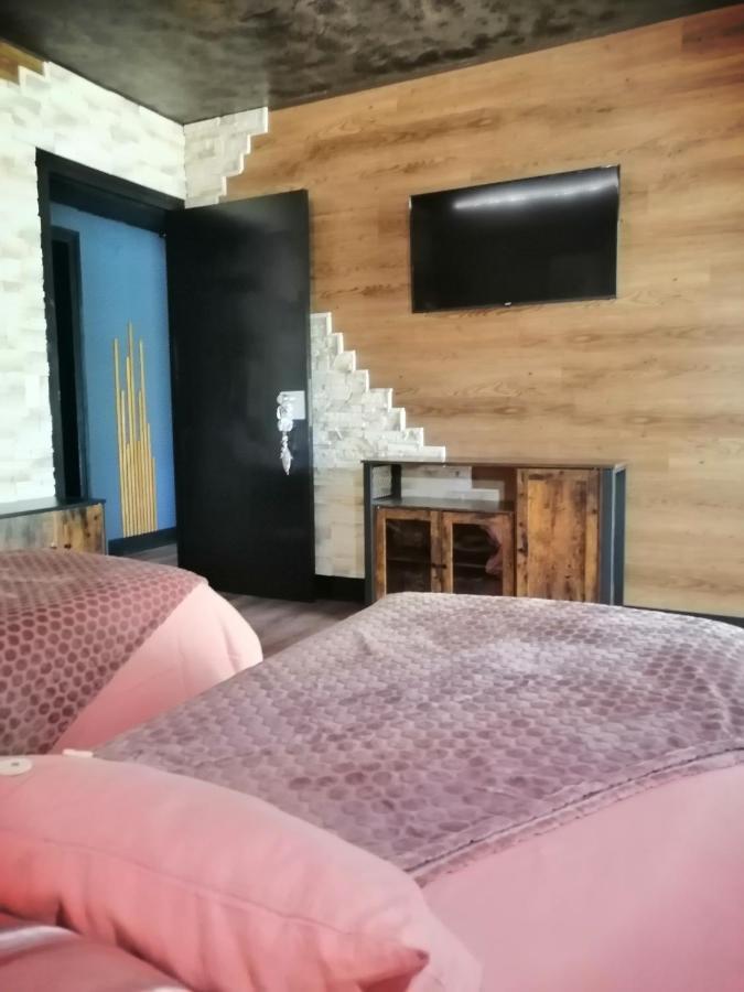 Lapausedegout Piscine Chambres Climatisees Jacuzzi Terrasse Lachapelle-Auzac Exterior foto