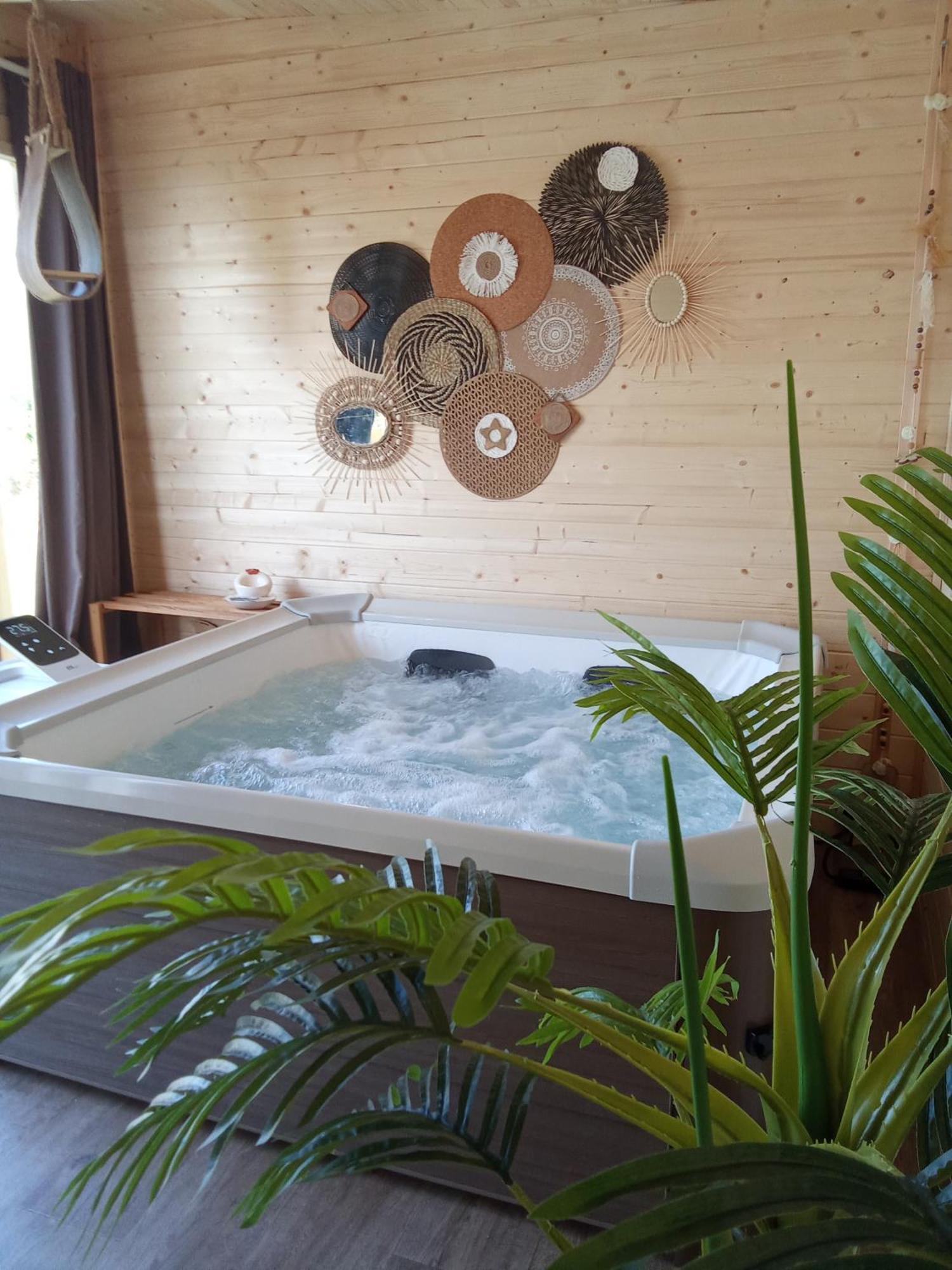 Lapausedegout Piscine Chambres Climatisees Jacuzzi Terrasse Lachapelle-Auzac Exterior foto